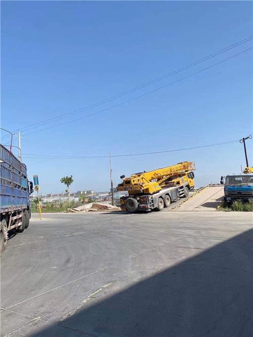 仁和区25吨吊车的租赁价格大概是多少？